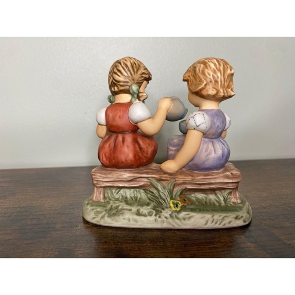 Berta‎ Hummel Figurine "Tea Time" BH 121 1999 Studio Hummel Goebel - Picture 3 of 6